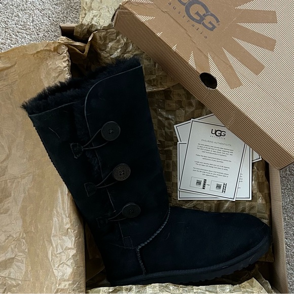 Women’s UGG Bailey Button Triplet Boots - Picture 9 of 10